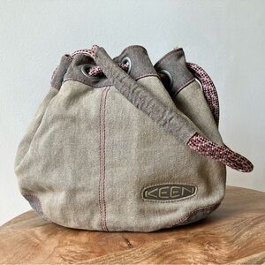 Keen | Canvas Drawstring Slouch Shoulder Bag